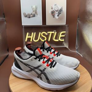 Asics Women’s Versablast White/Black Sz 8